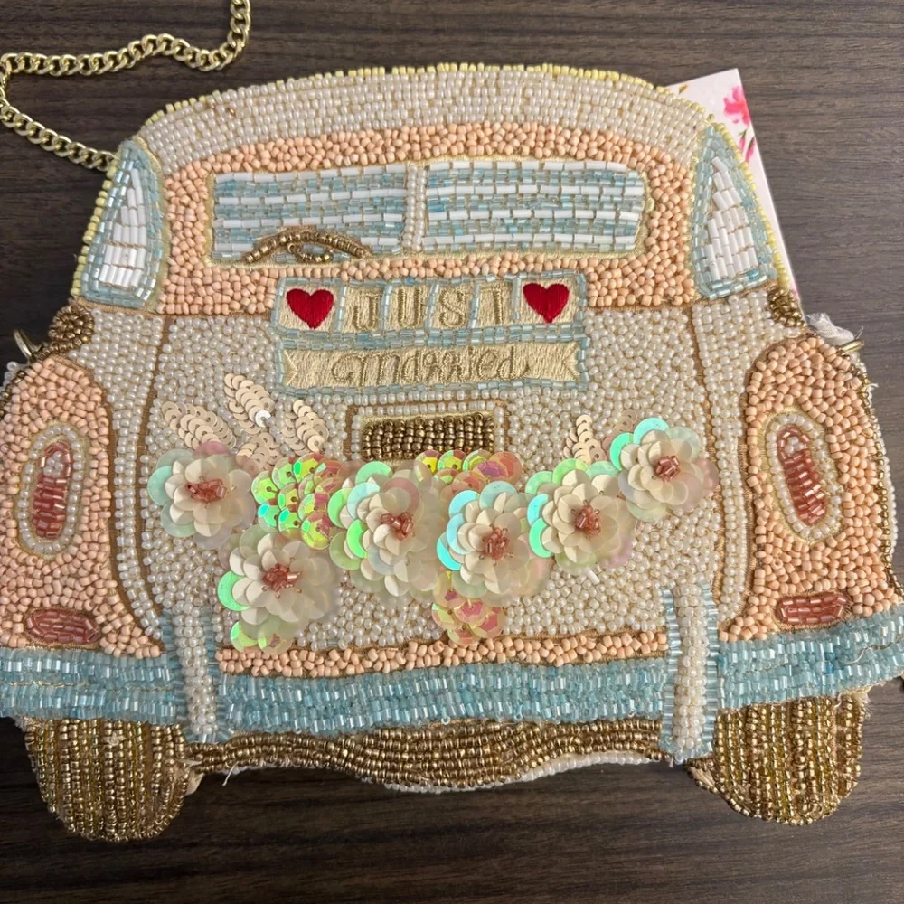 VIRAL Beaded Bridal Bag w/ gold chain & “Just Married”  Handcrafted in India NWT - Picture 4 of 8